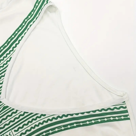New! White  v-neck Sz M - Picture 6 of 8